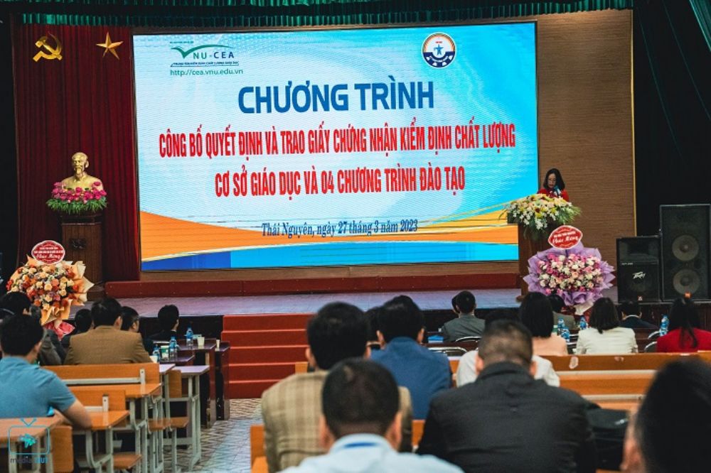 Trao giấy chứng nhận kiểm định chất lượng cơ sở giáo dục và các chương trình đào tạo cho Trường Đại Kỹ thuật Công nghiệp Thái Nguyên